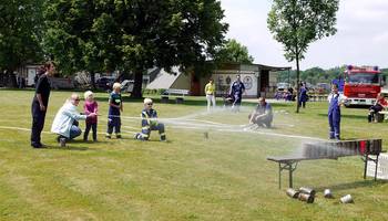 Büchsenspritzen mit Hilfe der Feuerwehr